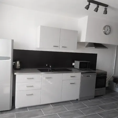 Maison Contemporaine Et Calme, A Virazeil. * Virazeil