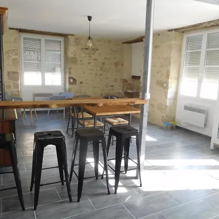 Maison Contemporaine Et Calme, A Virazeil.